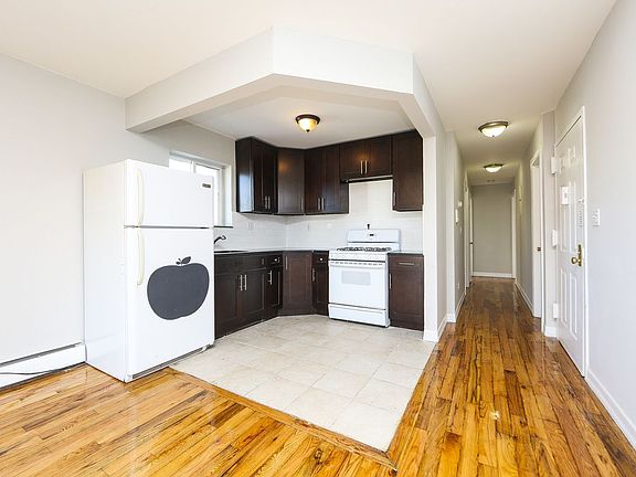 4th image of 9317 197th St Fl 3