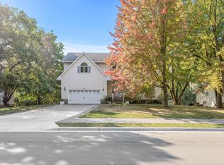 7117 Courtly Rd, Woodbury, MN 55125