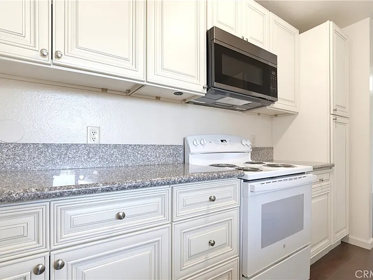 1067 S Citron St — Photo 15