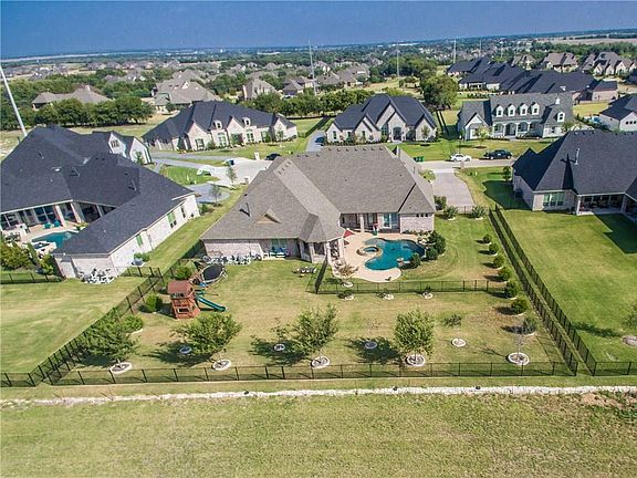 4th image of 2040 Willow Bend Ct