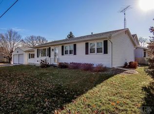 1101 Woodbury St, Marshalltown, IA 50158