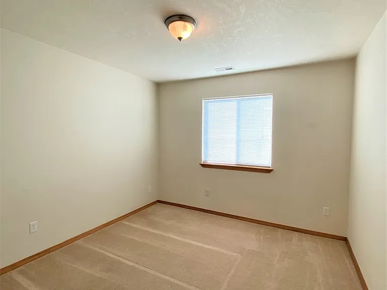 8004 Chehalis Dr — Photo 15