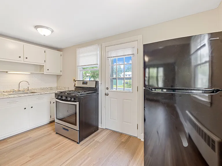 42 Neillian St — Photo 8