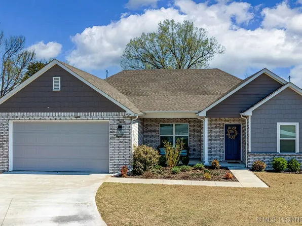 409 Fairway Cir, Grove, OK 74344