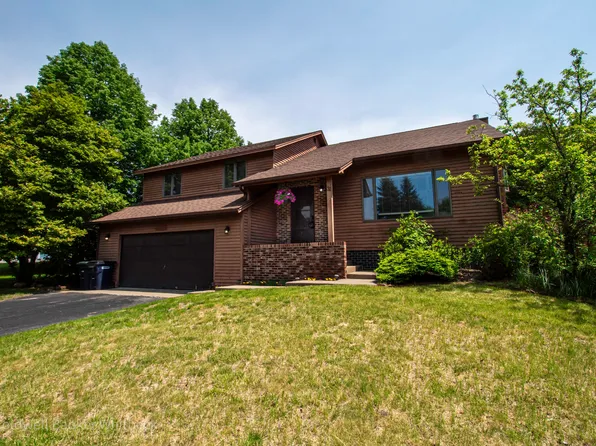 32 Barcomb Ave, Morrisonville, NY 12962