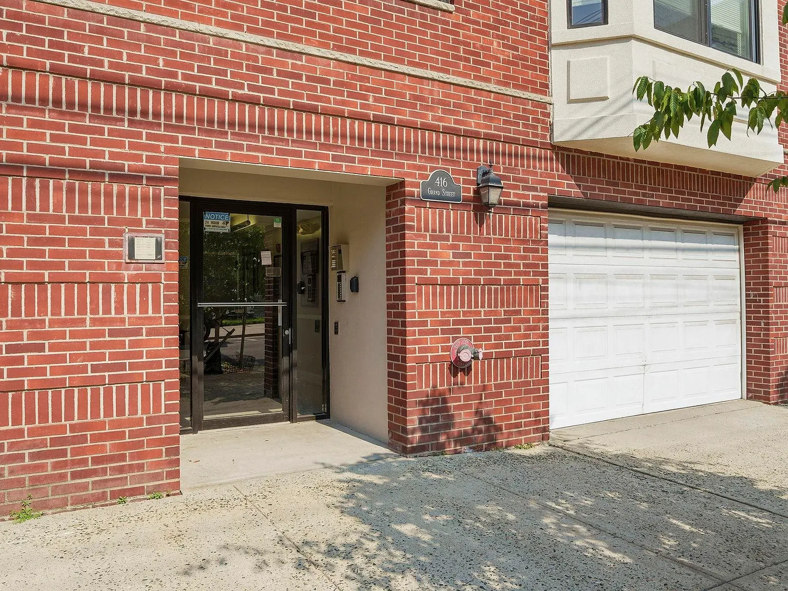 2 bed, 2.0 bath, 1065 sqft, $4,800 — Photo 3