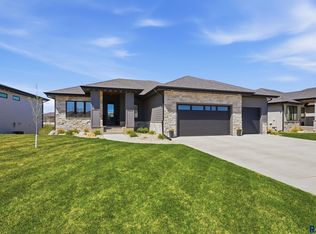 724 E 77th St, Sioux Falls, SD 57108