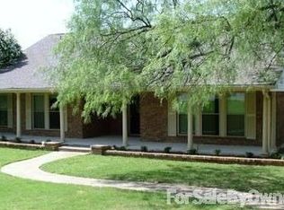 911 Briar Grove Ct, Copper Canyon, TX 75077