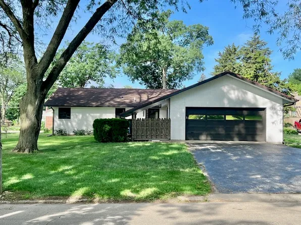 909 N Brinton Ave, Dixon, IL 61021