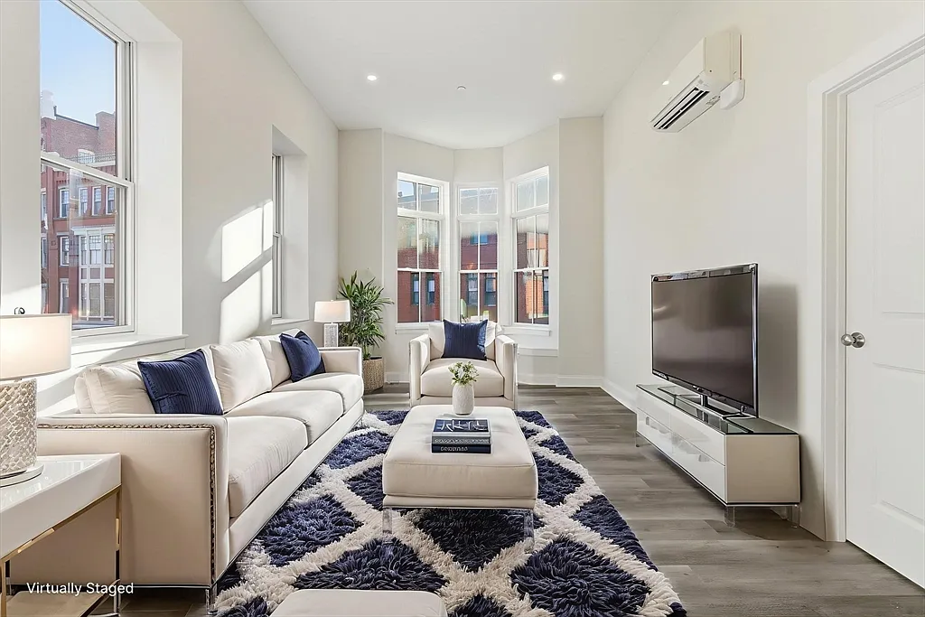 1 bed, 1.0 bath, 650 sqft, $2,090 — Photo 1