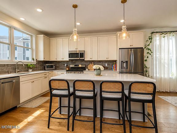 3rd image of 7 Raritan Cove