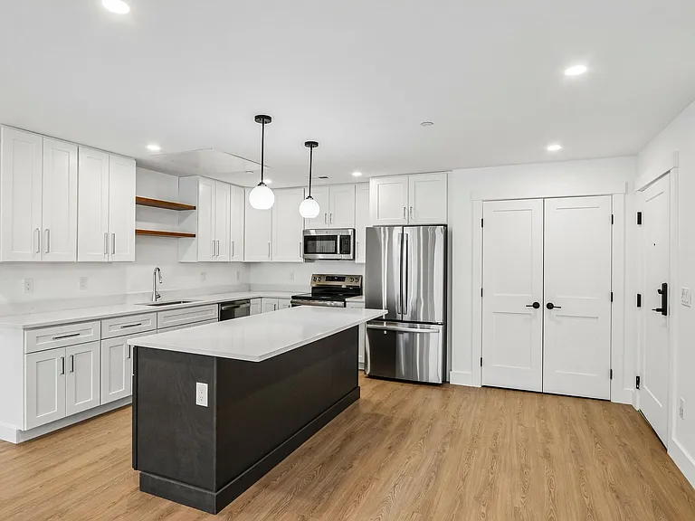 1060 Main Street — Photo 32