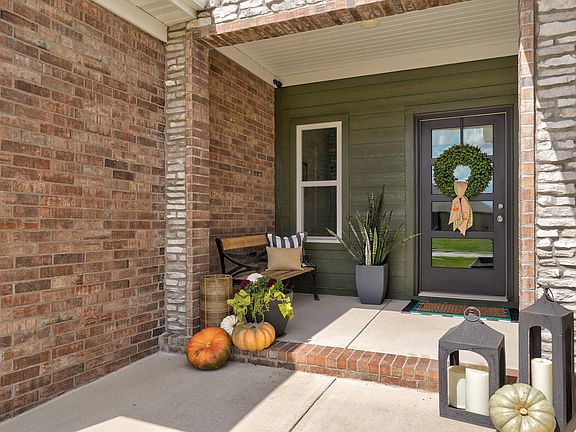 4th image of 1065 W Gaslight Drive