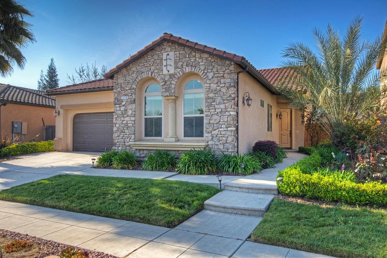 1279 E Via Verde Dr photo 1
