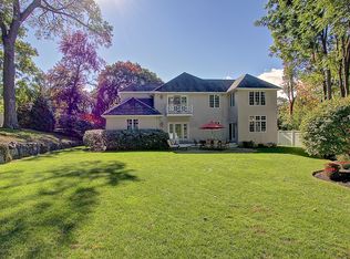 5 Oakland Cir, Winchester, MA 01890