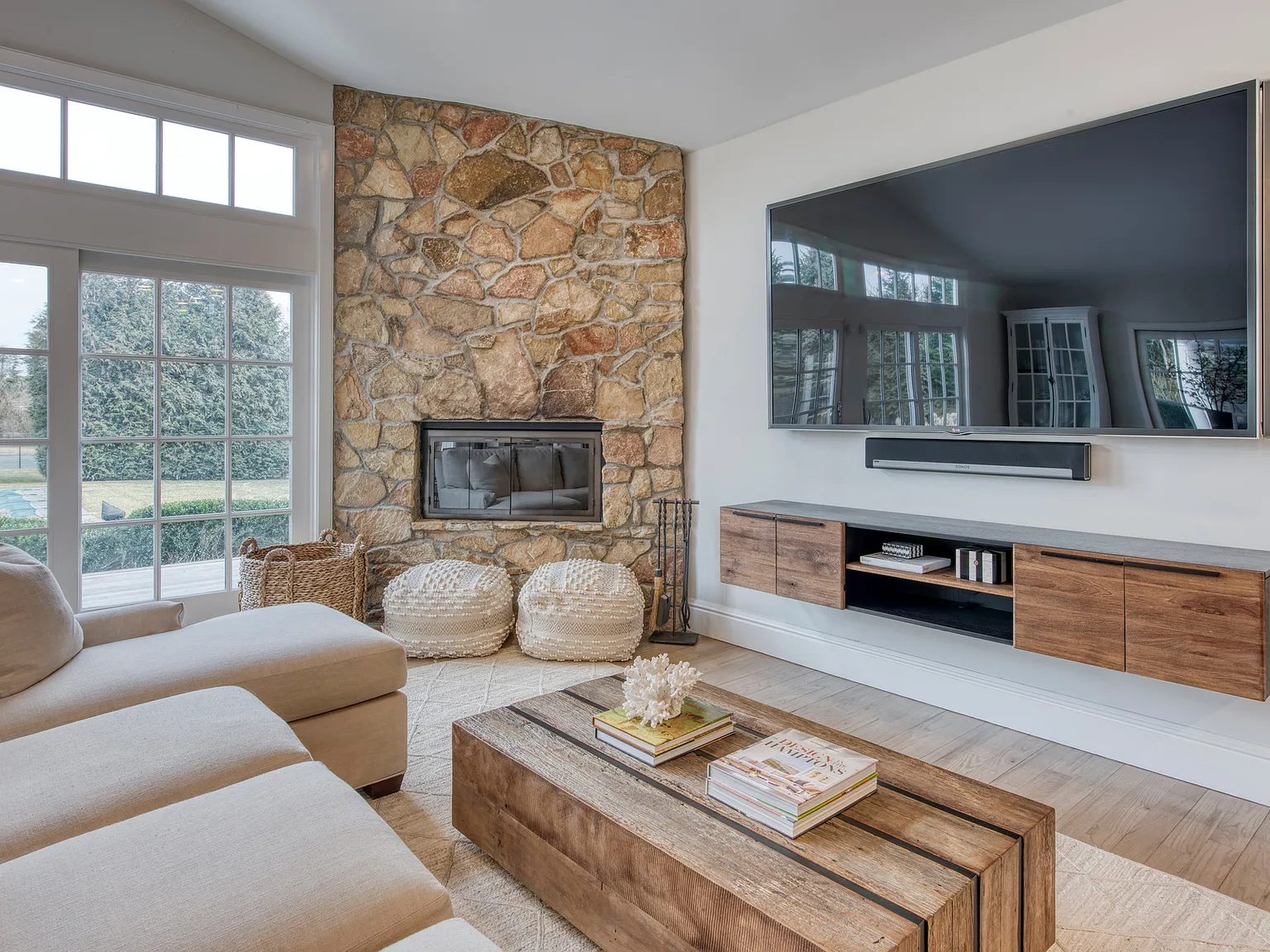 Bridgehampton With Gunite Pool, Jacuzzi And Tennis — Photo 3