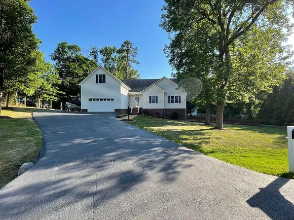 8327 Waldron Way, Mechanicsville, VA 23111