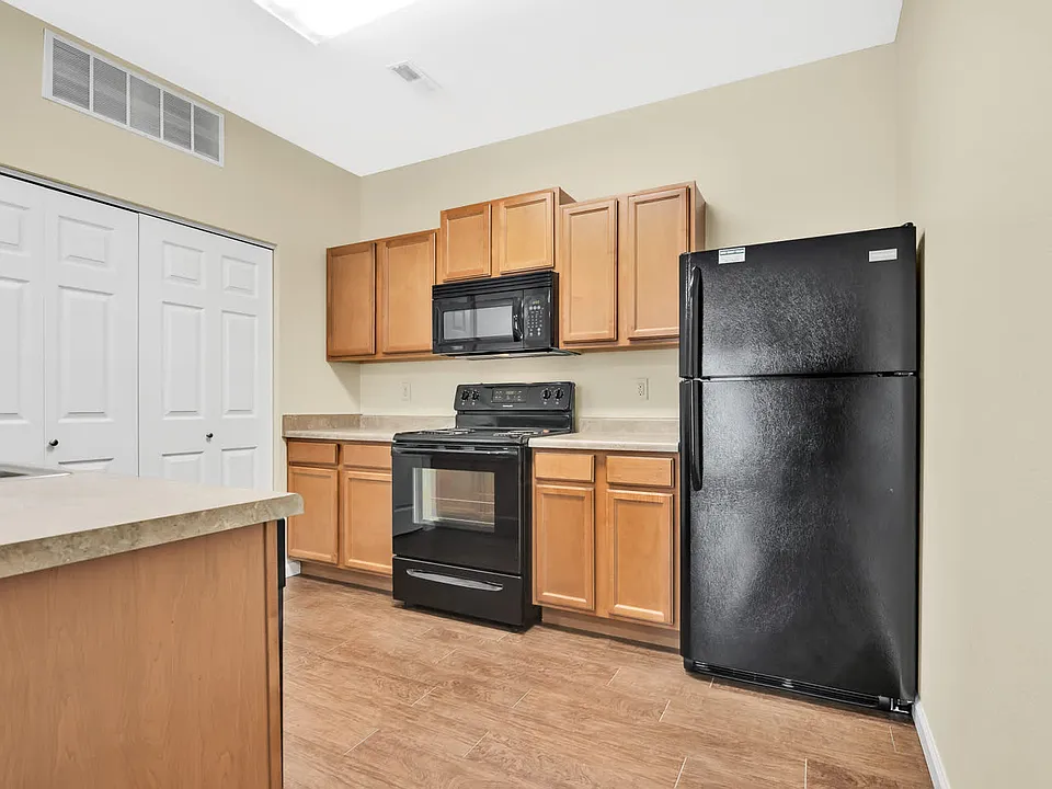 Deer Valley Apartments