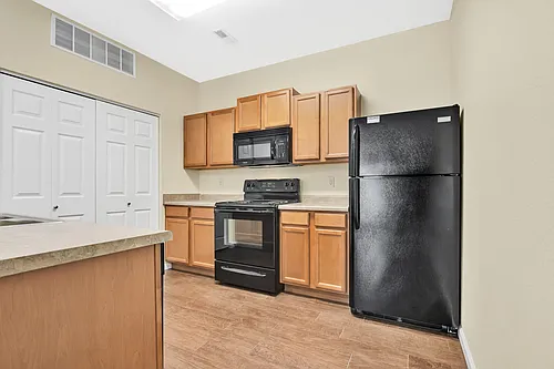 Deer Valley Apartments Photo 1