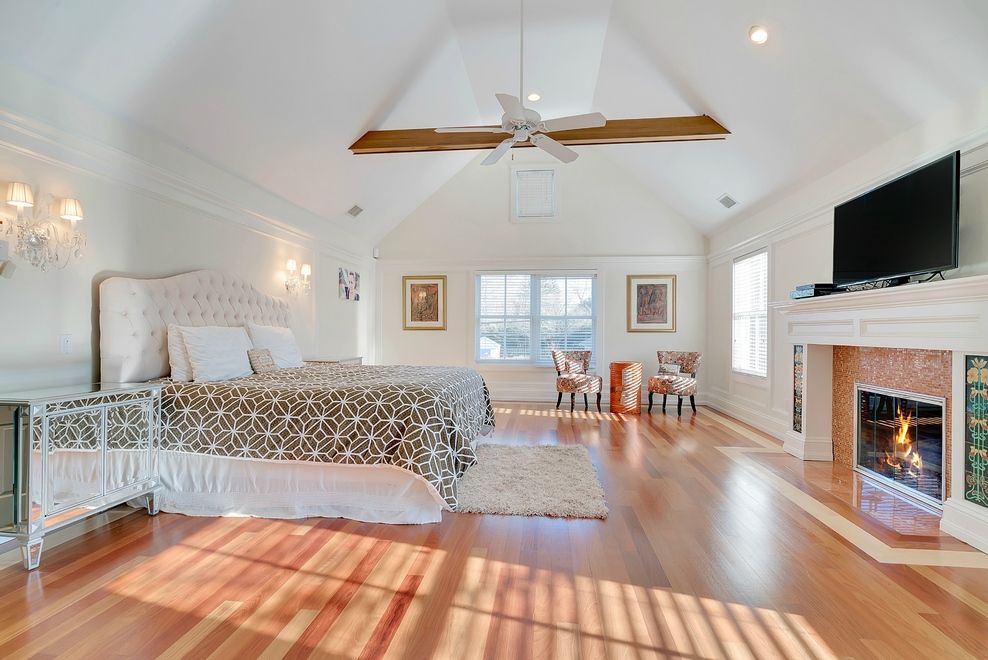  Open and airy Master Suite