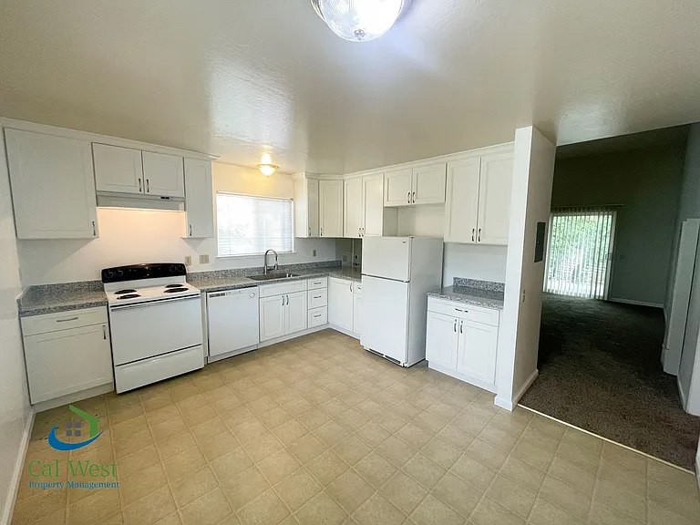 16800 Barnell Ave #14 — Photo 8