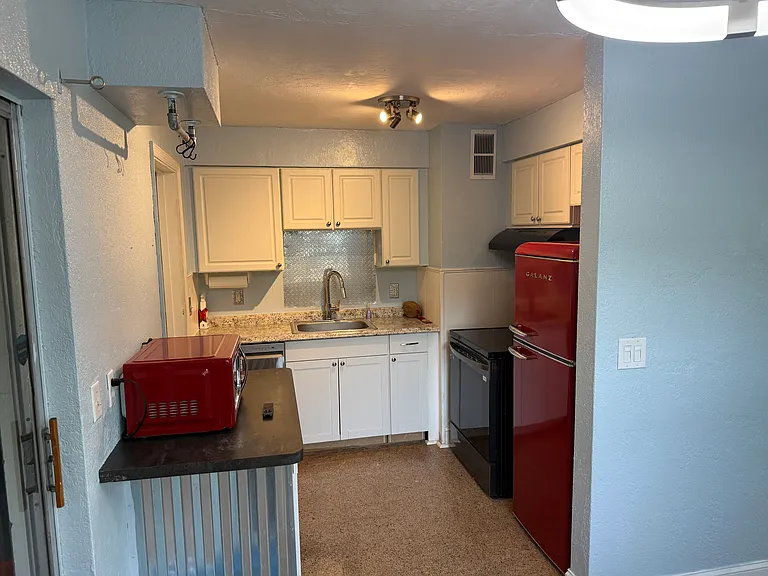 214 Graham St — Photo 19