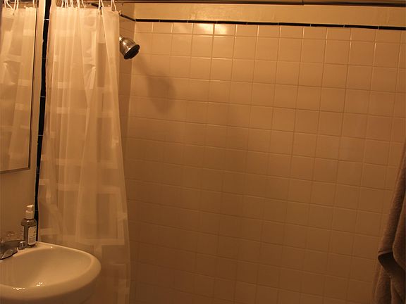 5th image of 715 W 30th St #6