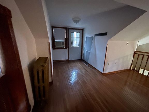 4th image of 48 S Nicholas St #D