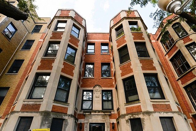 1st image of 622 W Waveland Ave #2