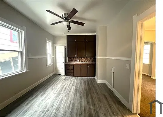1407 Foster Ave — Photo 8