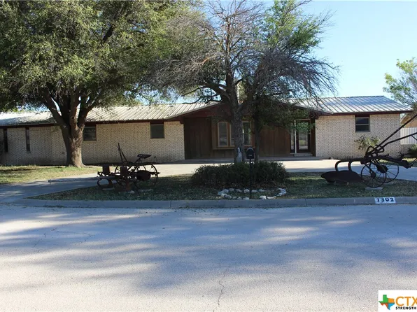 1302 Oak Dr, Big Lake, TX 76932