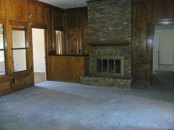 3rd image of 3406 Queenswood Ln