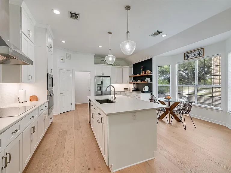 2404 Cliffs Edge Dr — Photo 9