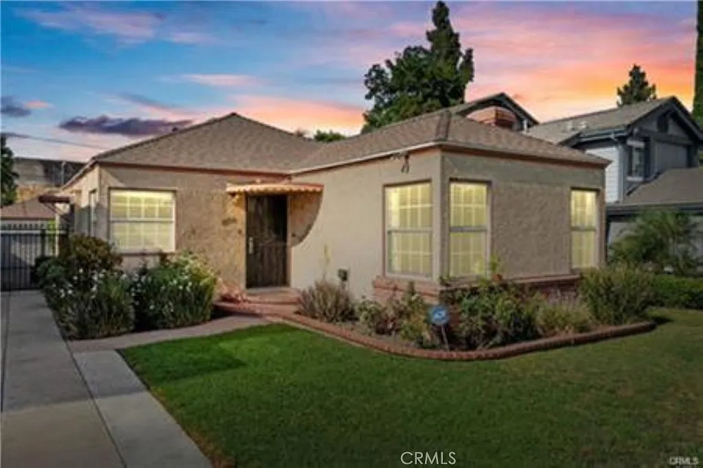 3 bed, 1470 sqft, $4,395 — Photo 1