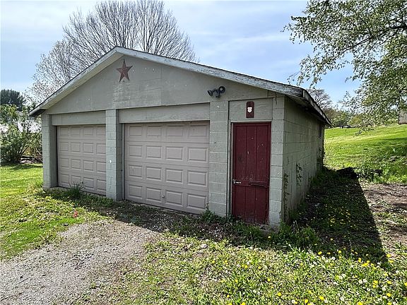 5th image of 403 Centennial Ave