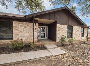 204 Drake Ln, Taylor, TX 76574