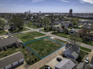 604 University St, Pella, IA 50219