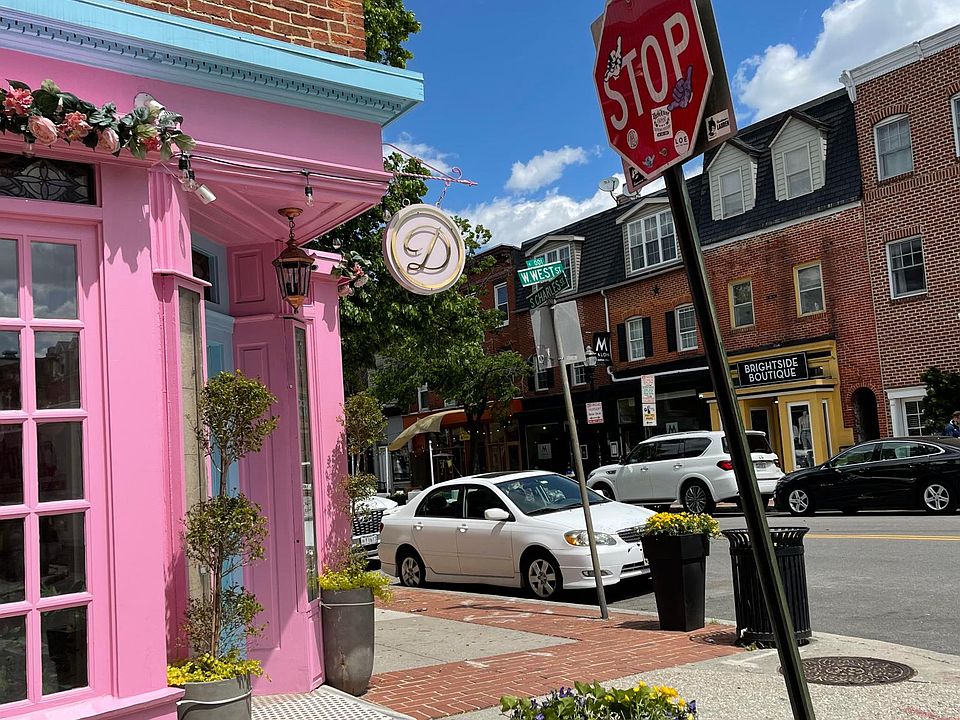 Corner of West / Charles 
Pizza, tacos, beauty