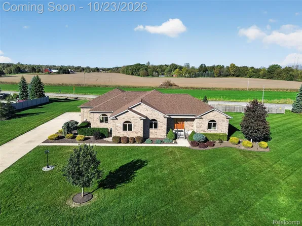 37850 Cottonwood Ct, New Boston, MI 48164