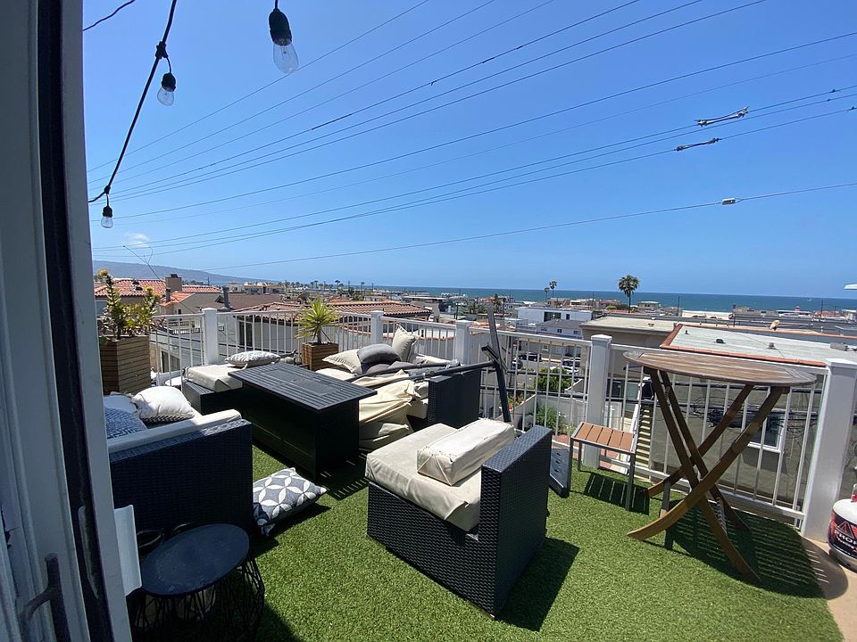 Upper living room deck