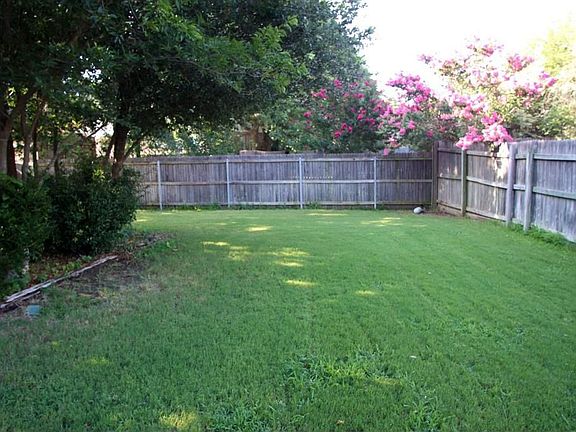 3rd image of 2118 Pinwood Cir