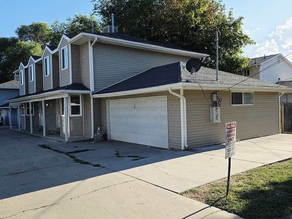 332 E Fenton Ave #332