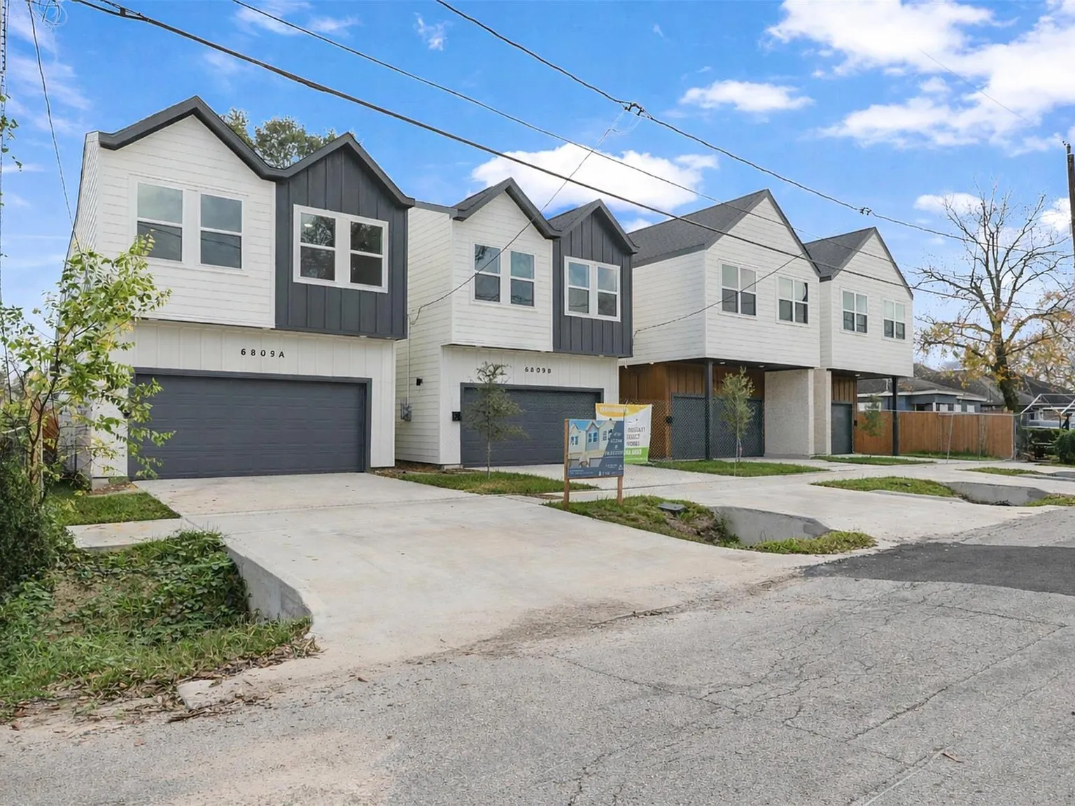 3 bed, 3.5 bath, 1921 sqft, $2,299 — Photo 2