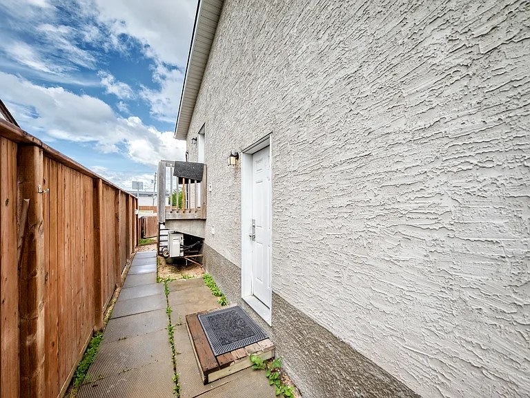 1530 Logan Ave — Photo 13