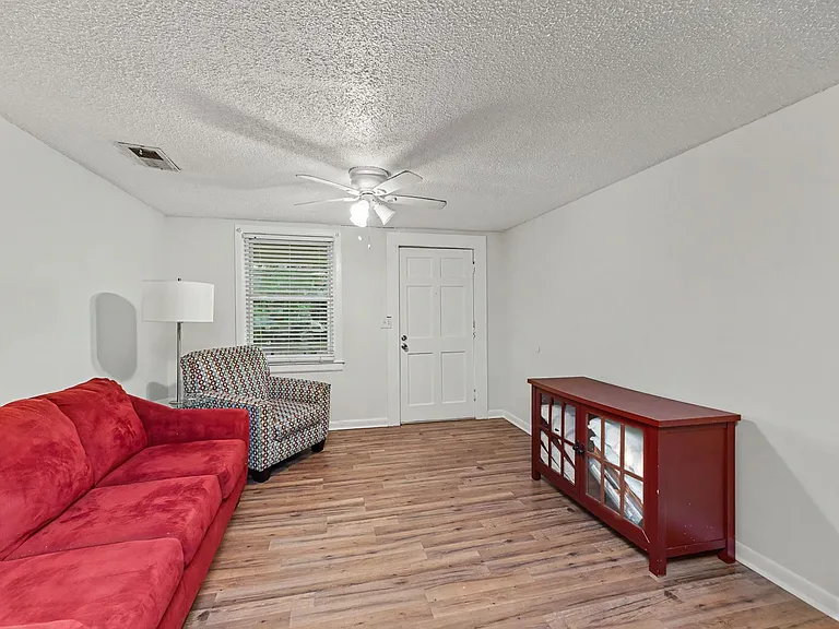 4202 Barnwell St — Photo 3