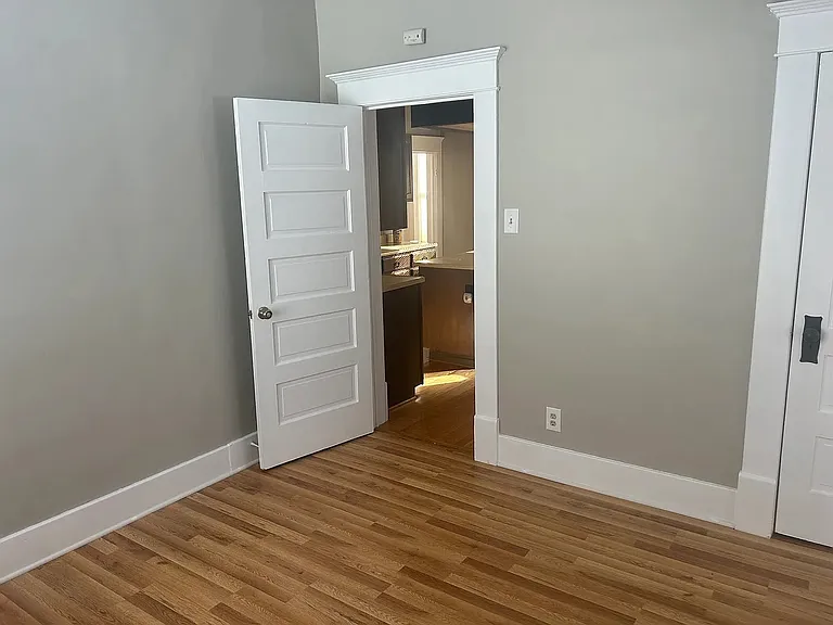 515 S Vine St — Photo 18
