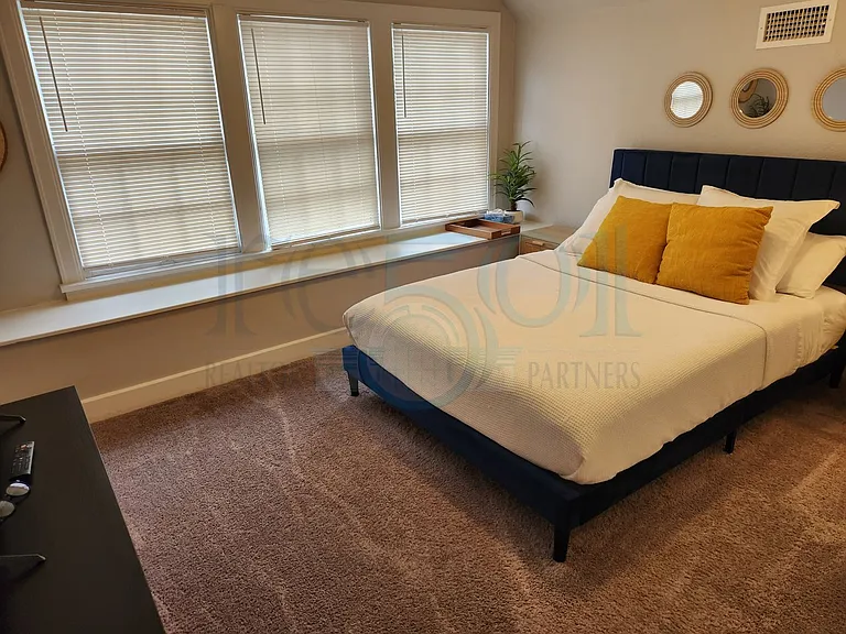 300 S Valentine St #1 — Photo 23