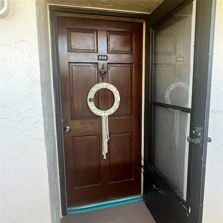 2 bed, 2.0 bath, 912 sqft, $5,500 — Photo 2