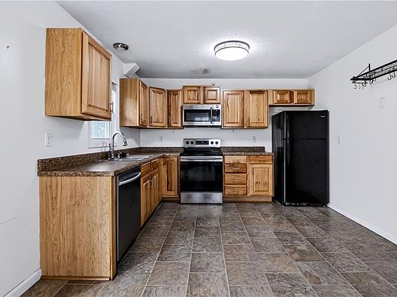 5th image of 504 Dogwood Dr