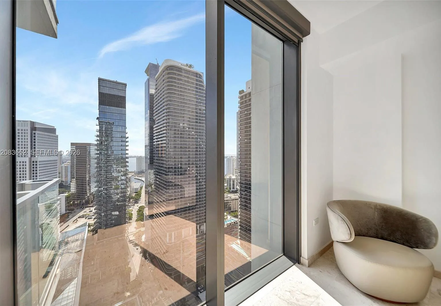 Rise Condo — Photo 1